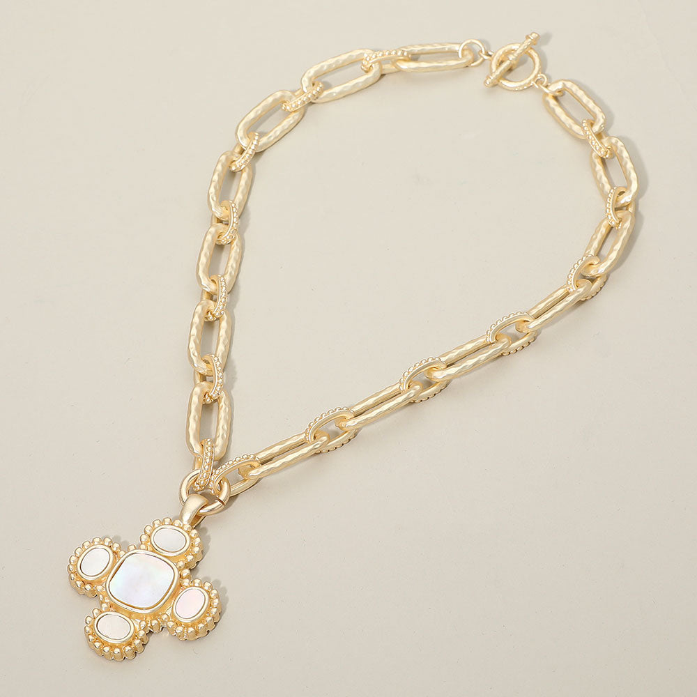 14K Gold Plated Matte Mother of Pearl Quatrefoil Pendant Chunky Toggle Necklace M H W ACCESSORIES LLC 14K Gold Plated Matte Mother of Pearl Quatrefoil Pendant Chunky Toggle Necklace